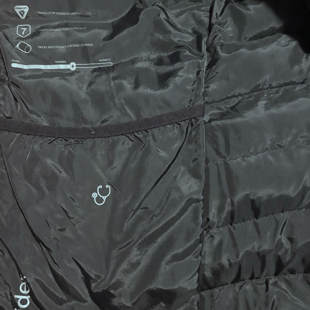 Figs On-Shift Packable Puffer Jacket Technical Performance Outerwear in Black M - Picture 14 of 16